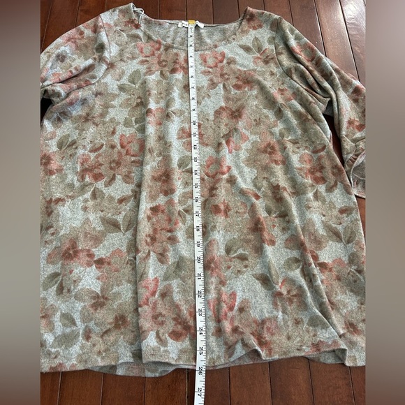 Rose & Olive Floral Print and Ruffle Sleeve Women's Top Size 1X - Picture 6 of 7